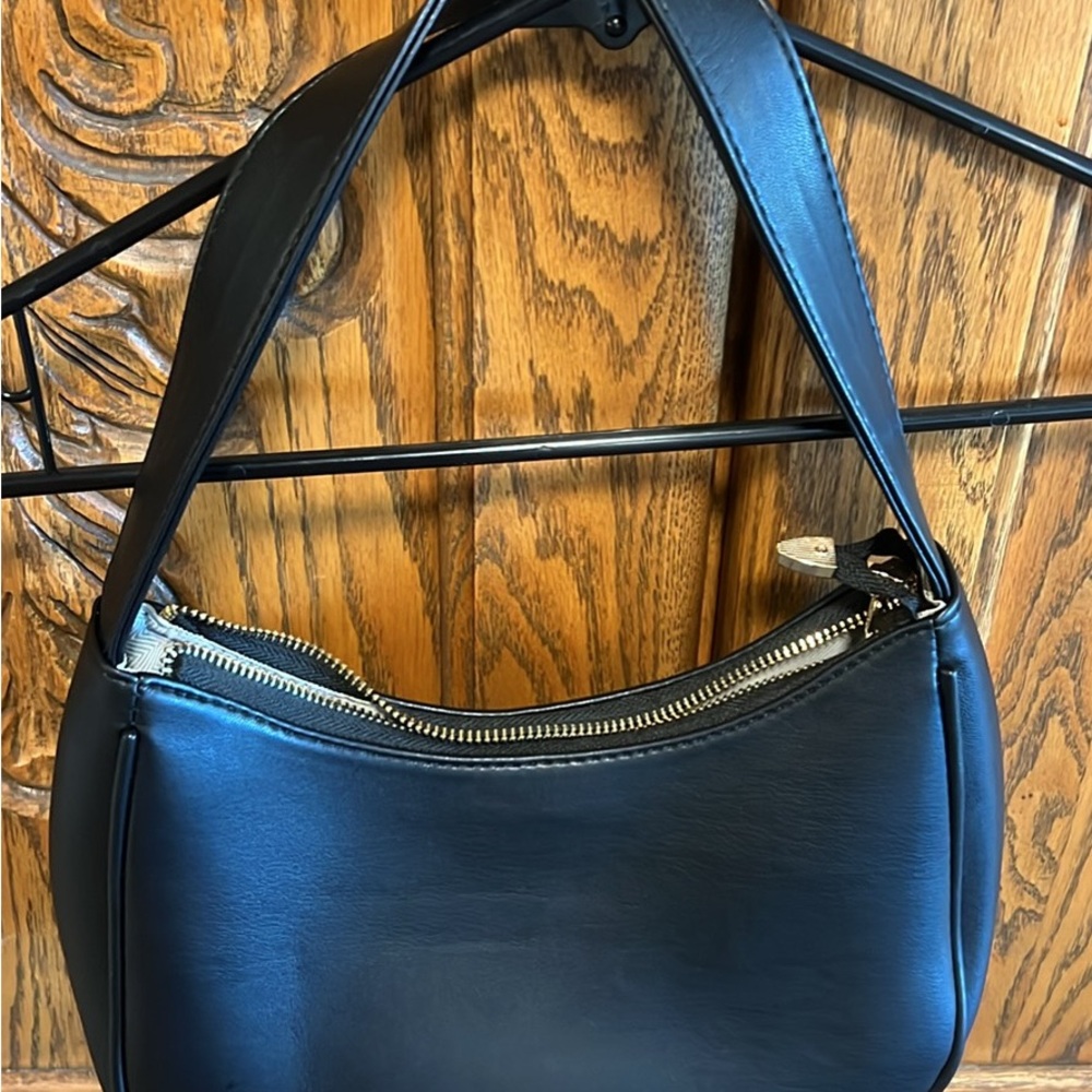 Elegant Black Leather Shoulder Bag